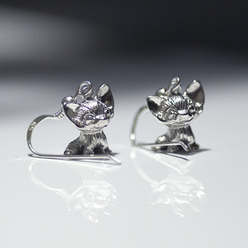 ☆ふたごチワワのシルバードロップピアス【送料無料】犬　わんこ　アップルヘッド