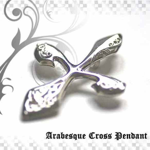 ダガークロスペンダント【国内送料無料】十字架にデザインを施してナイフのようなラインに2種類の唐草で装飾した首飾りです 5枚目の画像