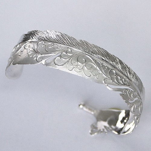 唐草×フェザーバングル【送料無料】銀に伝統技法の和彫りで羽根を