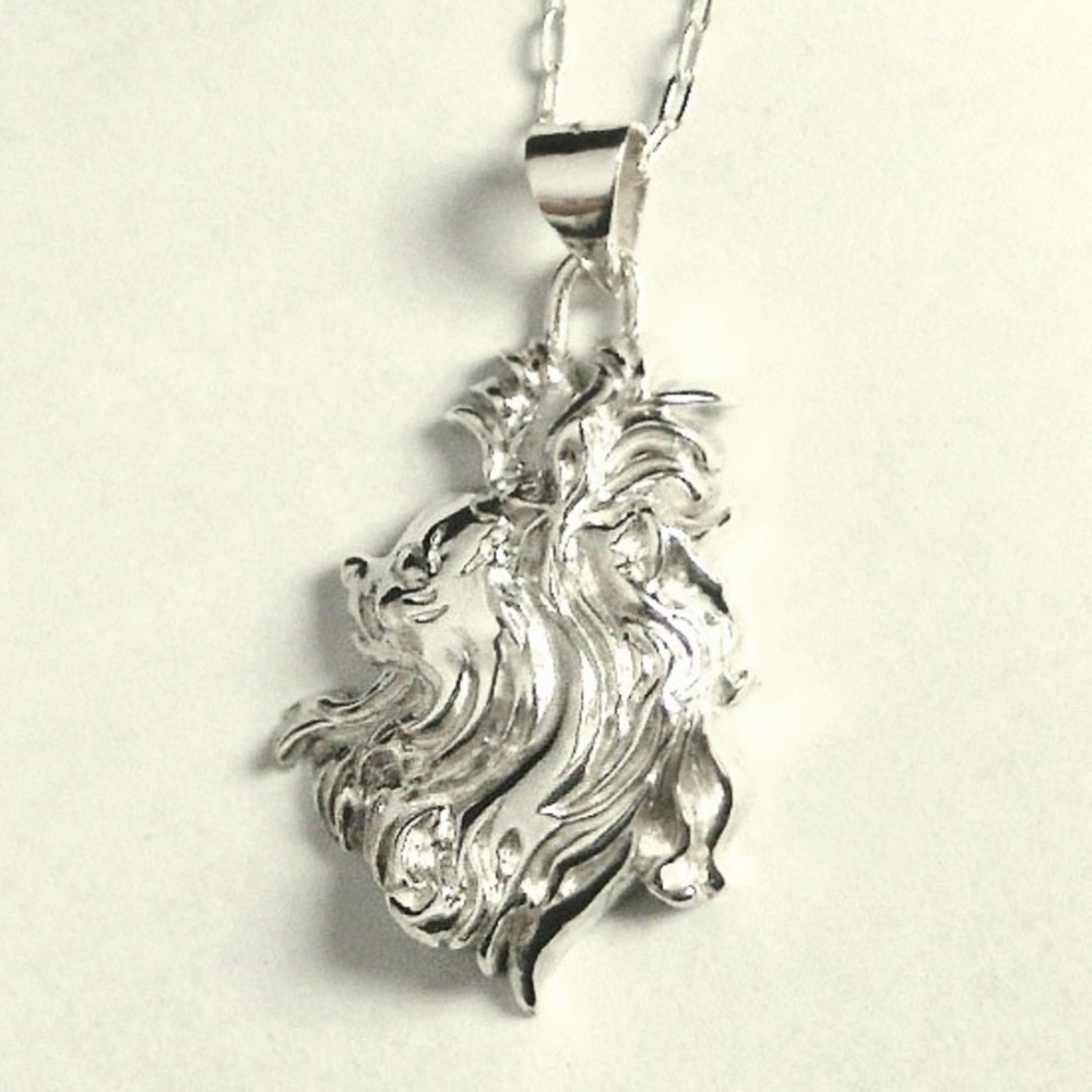 チワワの肖像ペンダント【送料無料】チワワの横顔を肖像画のようにデザインした精巧な首飾り