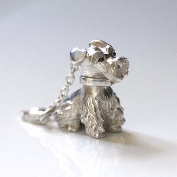 Sitting schnauzer charm pendant 2 [Free shipping] 可以刻上坐著的下垂耳朵雪納瑞 第1張的照片