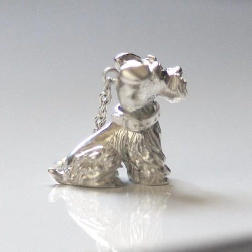 おすわりシュナウザーのチャームペンダント2【送料無料】ちょこんとお