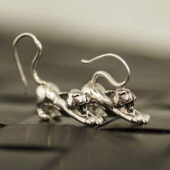 ΛΛ 伸展貓耳環 [免運費] 打哈欠時伸展的弱貓吊式耳環 第10張的照片