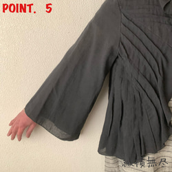 羽織りやすい前開きボレロ風ブラウス　大人の縦ラインフリルとフレアスリーブ袖が美しいライン　黒 6枚目の画像