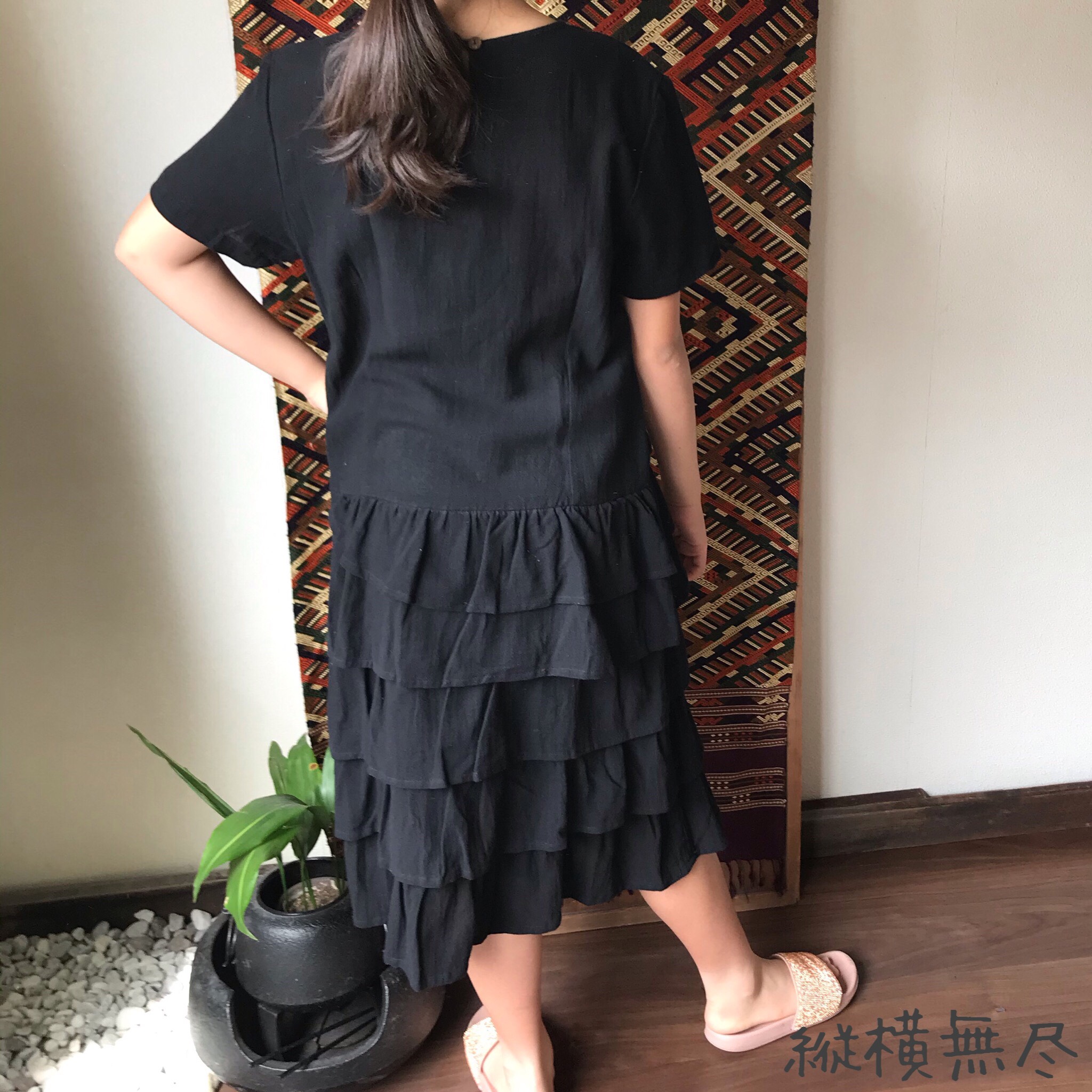 裾5段フリルのミドル丈マーメイドコットンワンピース　黒