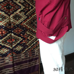 片袖ピンタックとダブルループ裾のコットンメンズブラウス　赤 7枚目の画像