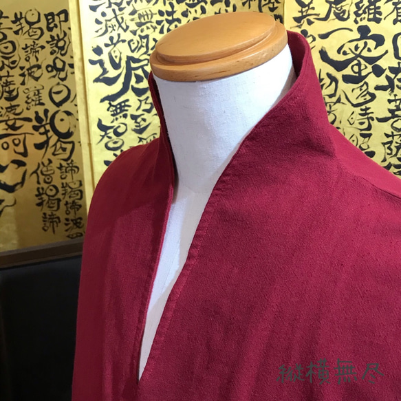 片袖ピンタックとダブルループ裾のコットンメンズブラウス　赤 9枚目の画像