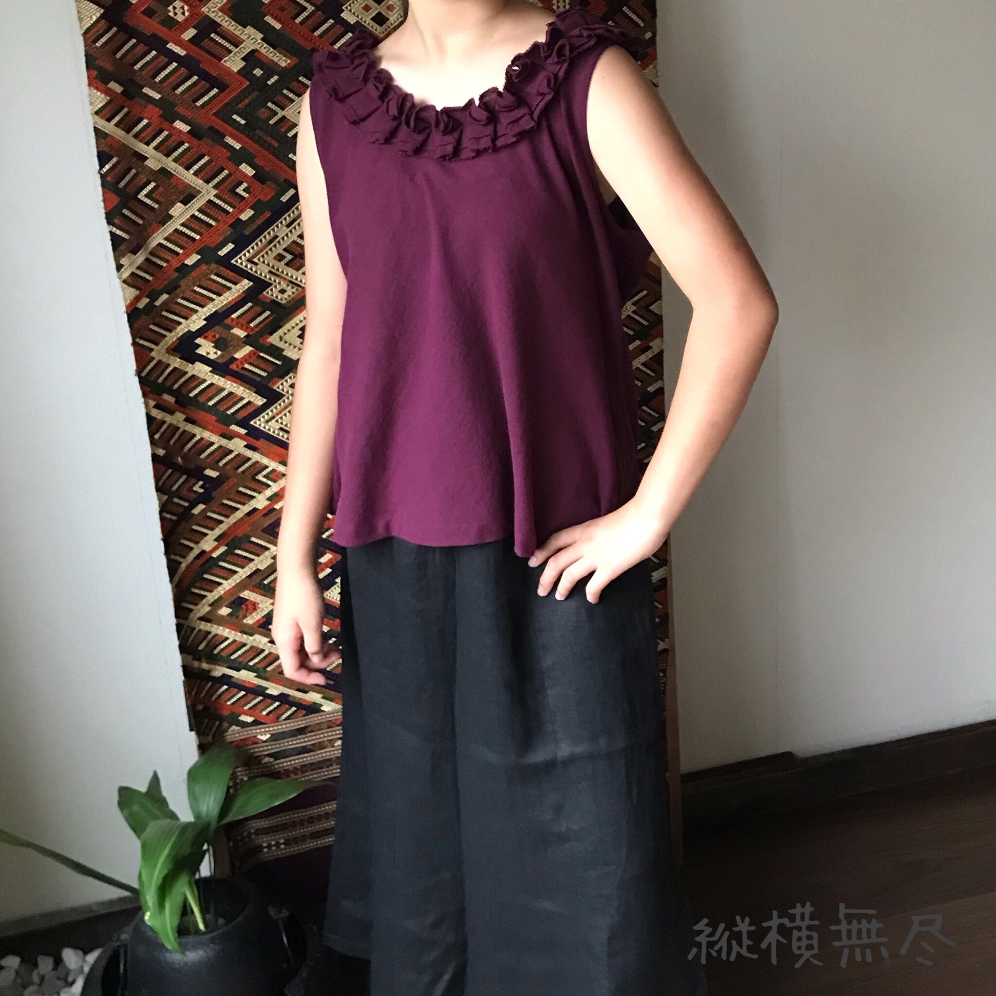 フリル襟が可愛いノースリーブのコットンブラウス　紫