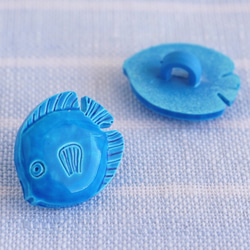 お魚のボタン　2個　ブルー　フランス製 2枚目の画像