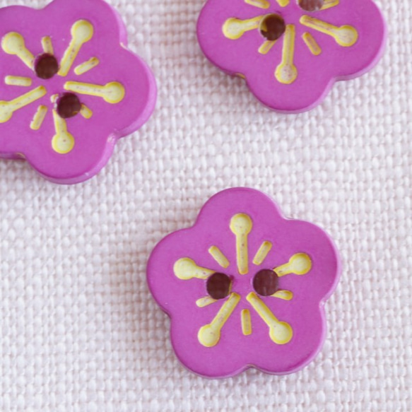 (3個) 12mm 桃の花のボタン　濃いピンク　フランス製＊ 花　フューシャ 2枚目の画像