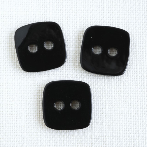 (3個) 13mm 四角い貝ボタン 黒 フランス製 ＊ 天然素材 シェルボタン　ブラック 3枚目の画像