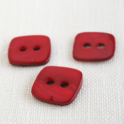 (3個) 13mm 四角い貝ボタン 赤 フランス製 ＊ 天然素材 シェルボタン　レッド 3枚目の画像