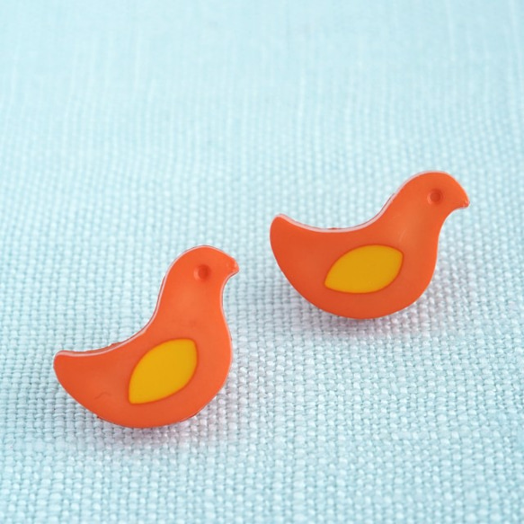 (3個) 15mm 小鳥のボタン　フランス製　黄色の羽 ＊ オレンジ　鳥 1枚目の画像