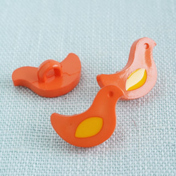 (3個) 15mm 小鳥のボタン　フランス製　黄色の羽 ＊ オレンジ　鳥 3枚目の画像