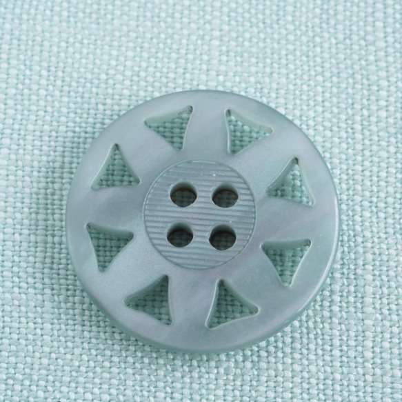 (3個) 23mm　エーデルワイスのボタン　フランス製 ＊ 花 グレー 5枚目の画像