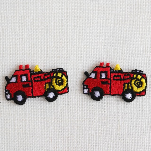 小さい消防車のアップリケ（3枚）　入園グッズに♪ 3枚目の画像
