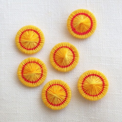 チェコの糸ボタン16mm(5個) 黄色と赤 1枚目の画像