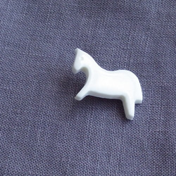 (2個) 22mm 白馬のボタン フランス製 ＊ 馬 白 3枚目の画像