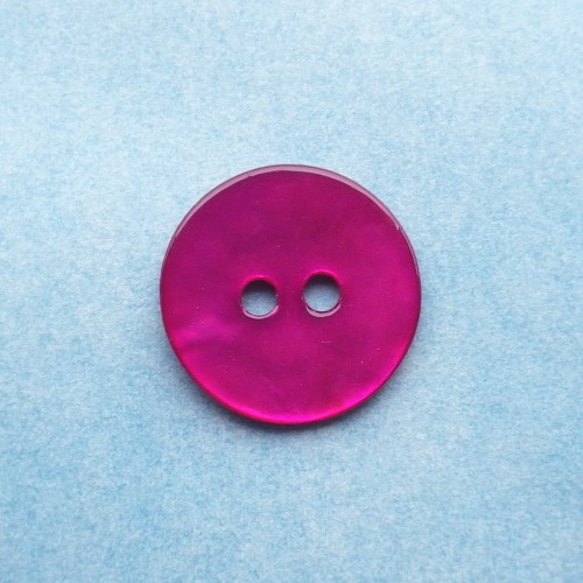 カラー貝ボタン12mm　フューシャ（3個） 1枚目の画像