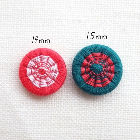 チェコの糸ボタン15mm　グリーンと赤（5個) 4枚目の画像