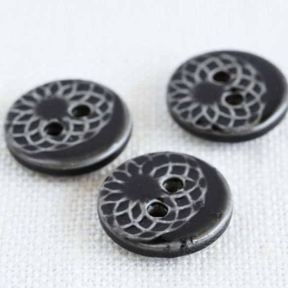 (3個) 12mm ジャポニズムボタン 黒 フランス製 ＊ 花 和風 ブラック 1枚目の画像