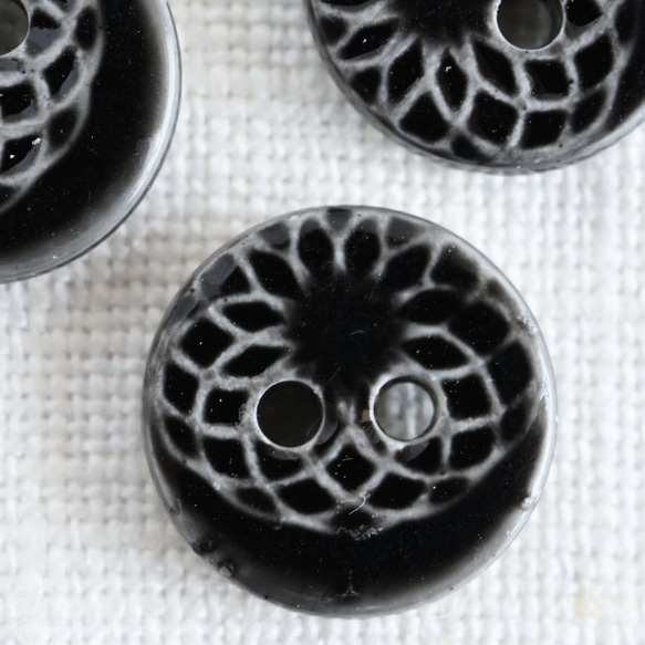 (3個) 12mm ジャポニズムボタン 黒 フランス製 ＊ 花 和風 ブラック 3枚目の画像