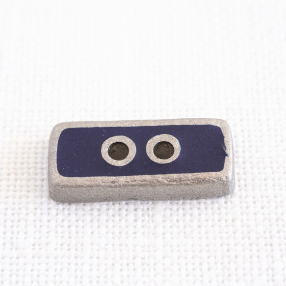 (3個) 17mm 長方形のボタン フランス製 ネイビー × シルバー 1枚目の画像