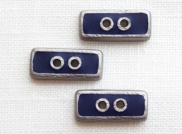 (3個) 17mm 長方形のボタン フランス製 ネイビー × シルバー 3枚目の画像