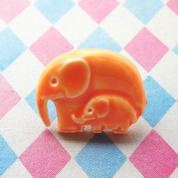 (3個) 13mm ぞうの親子ボタン オレンジ フランス製　＊　子ども服、入園 1枚目の画像