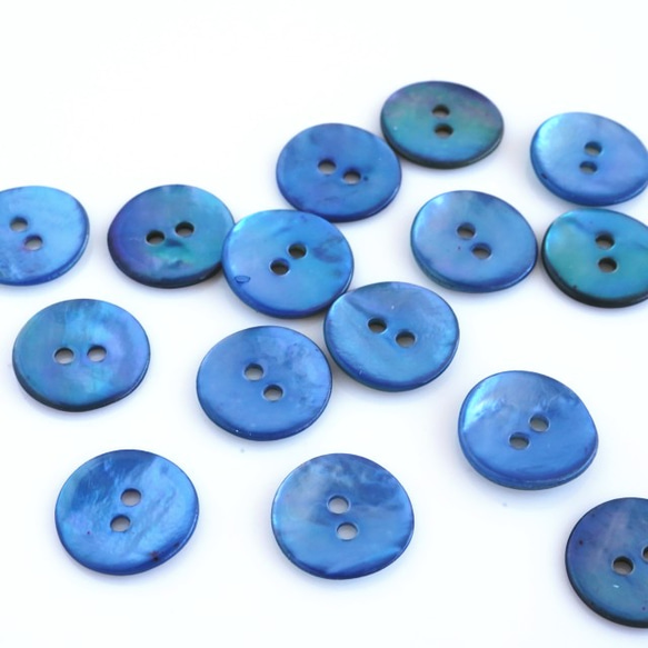 (3個) 12mm カラー貝ボタン 水色 フランス製 ＊ 天然素材 シェルボタン　ブルー 1枚目の画像