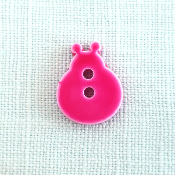 (2個) 15mm てんとう虫のボタン ピンク フランス製　＊　フューシャ　女の子服　入園 3枚目の画像