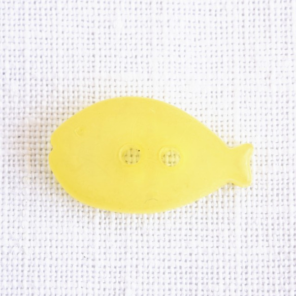 (3個) 黄色いお魚のボタン　フランス製 4枚目の画像