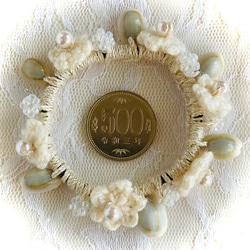 貝殻と花モチーフのシュシュ 3枚目の画像