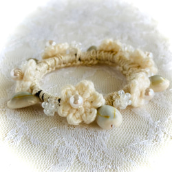 貝殻と花モチーフのシュシュ 4枚目の画像