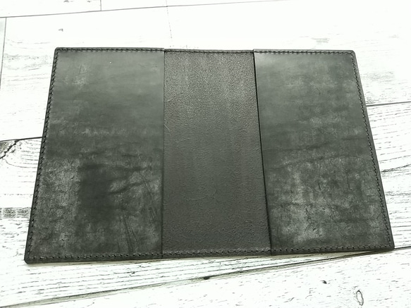 イギリスでブライドルレザー作ったブックカバー 黒 2枚目の画像