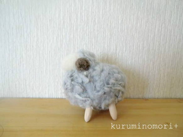 羊毛フェルト　ひつじの置物　　灰色　北欧 1枚目の画像