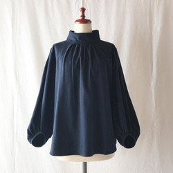 基本款優雅的Romane女式襯衫（薄刷VIERA：海軍藍） 第1張的照片