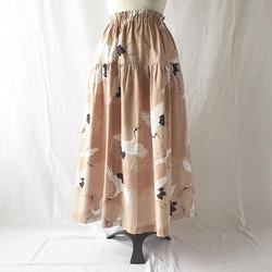 [日式]光滑獨特的分層半身裙（飛行：）米色 第3張的照片