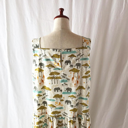 酷酷的圍裙連衣裙（Safari：白色） 第3張的照片