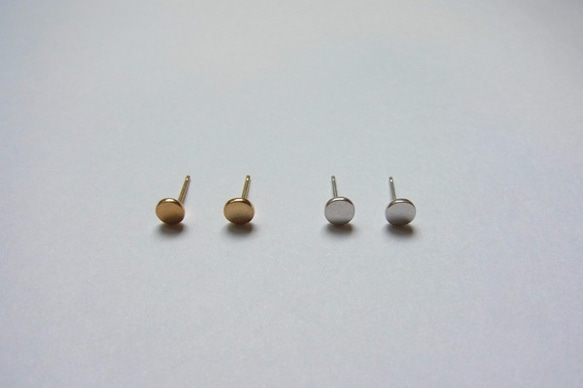 <NOVEC> SILVER DOT EARRINGS 2枚目の画像