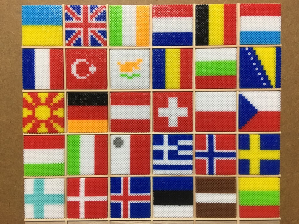 ミニアイロンビーズ『世界の国旗１６×１６』② 1枚目の画像