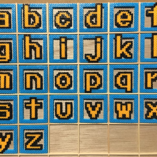 ミニアイロンビーズ『アルファベット小文字カード16×16