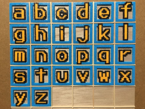 ミニアイロンビーズ『アルファベット小文字カード１６×１６』 1枚目の画像