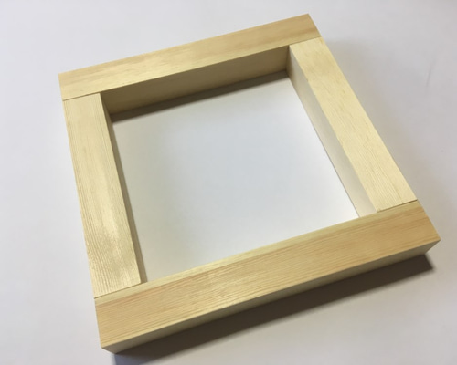 キリスト教関連 木の板をくり抜き、凹凸あり。