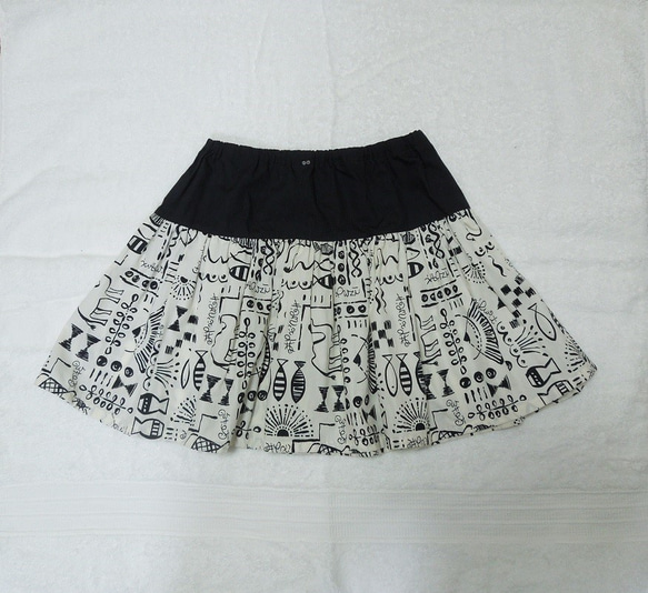 ☆白と黒のポップな2段スカート 2枚目の画像