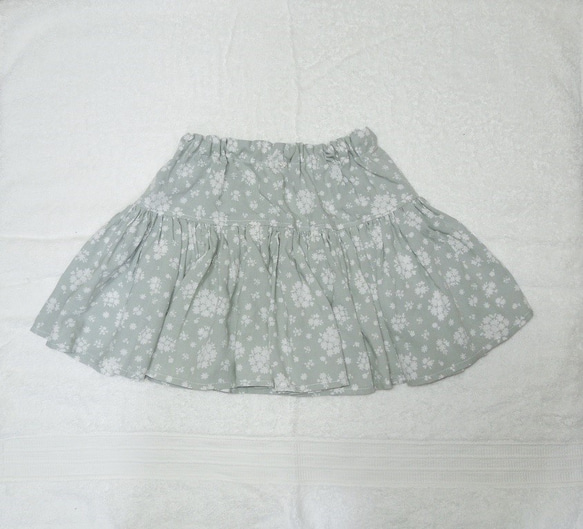 ☆グレー花柄ギャザーたっぷりの2段スカート（リメイク） 1枚目の画像
