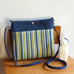 【SALE】夏のブライトカラー手織り布のサコッシュL（ブルー） 2枚目の画像