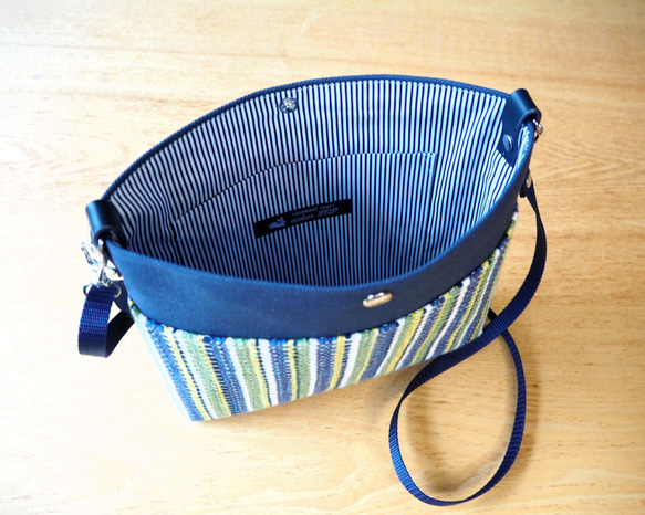 【SALE】夏のブライトカラー手織り布のサコッシュL（ブルー） 3枚目の画像