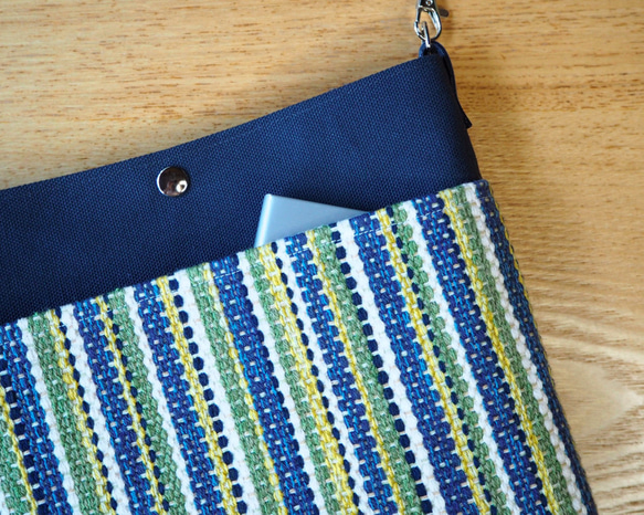 【SALE】夏のブライトカラー手織り布のサコッシュL（ブルー） 4枚目の画像