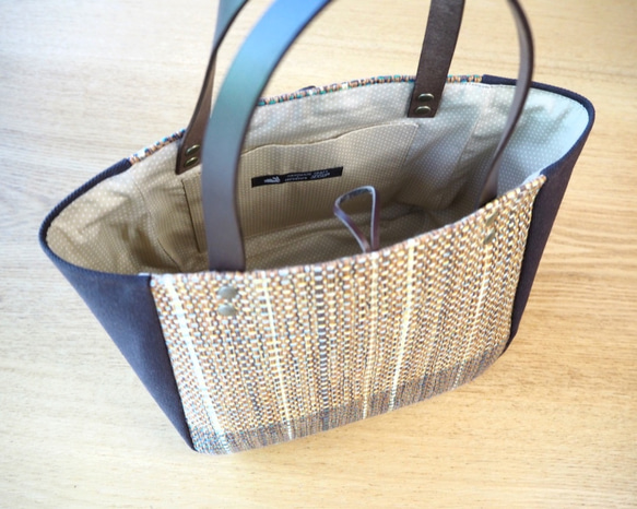 【SALE・栗デザイン】ツイード調手織り布のミニトートバッグ（ブラウン） 3枚目の画像